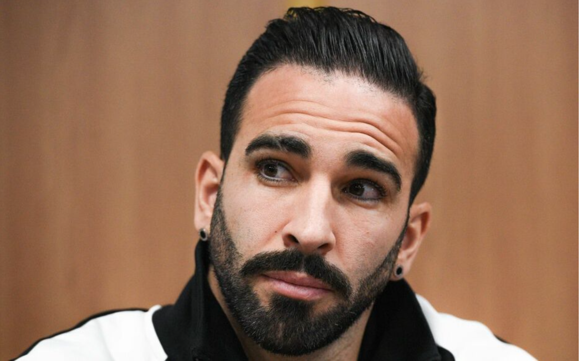 Adil Rami : Sa voiture vandalisée, il nargue les voleurs sur Instagram