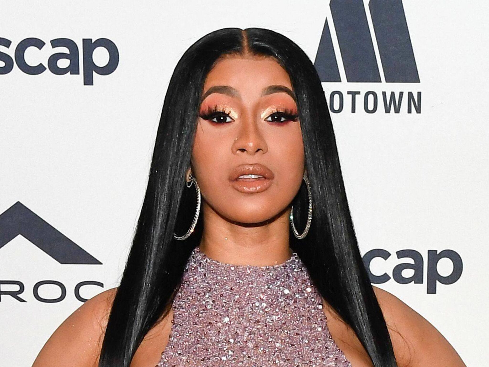 Cardi B traitée de &quot;prostituée&quot;, elle gagne 4 millions de dollars en diffamation