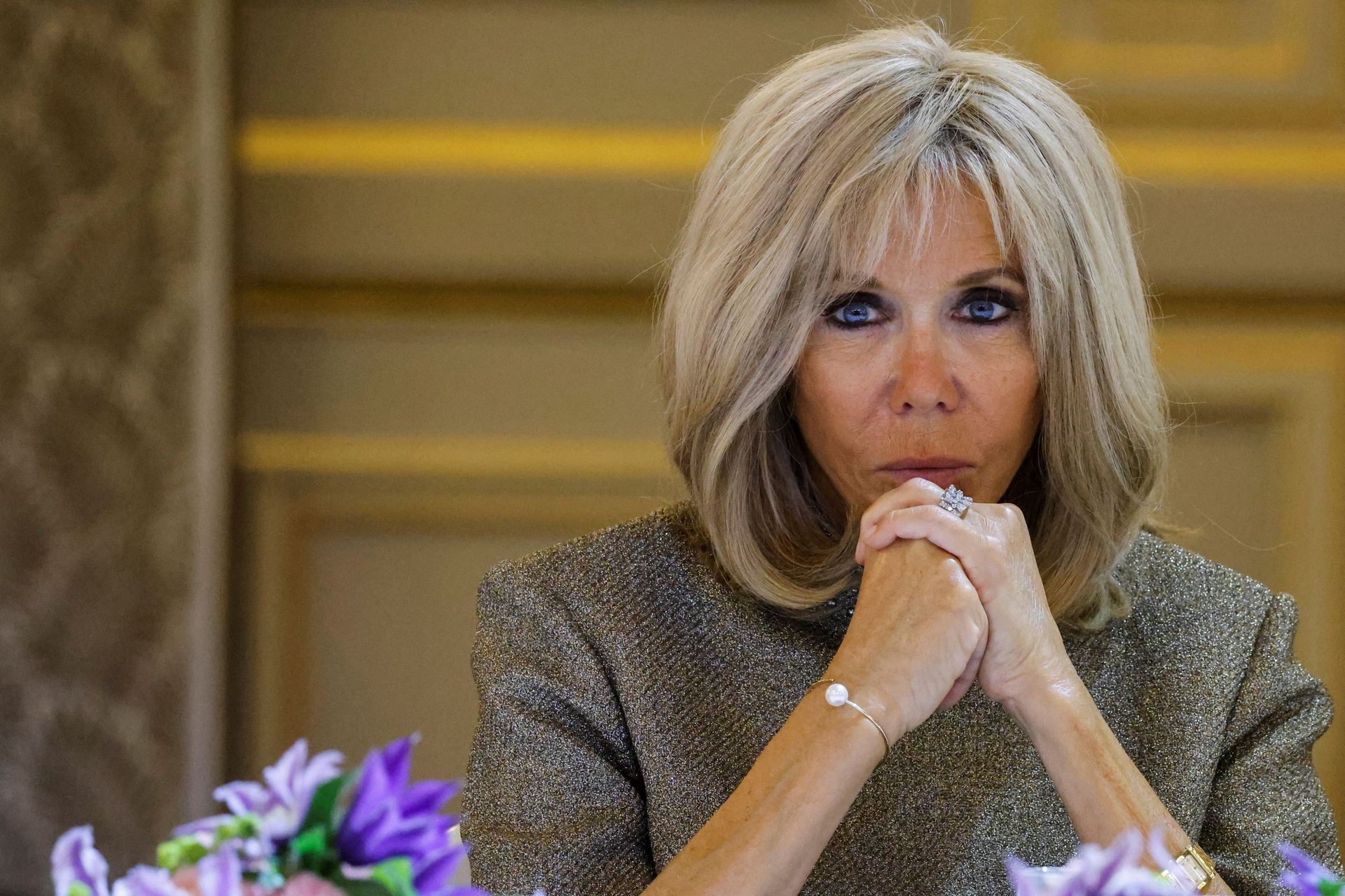 Emmanuel Macron face aux rumeurs sur son homosexualité : Brigitte Macron était "triste et choquée"