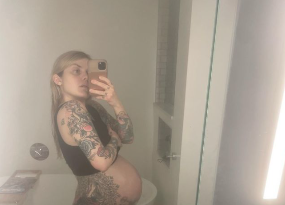  Coeur de Pirate lors de ses derniers jours de grossesse, en janvier 2022 @Instagram