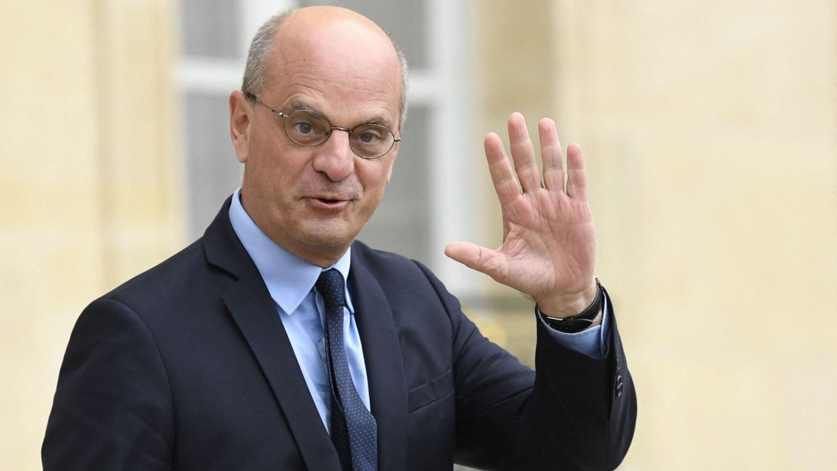 Jean-Michel Blanquer : Pourquoi ses vacances à Ibiza font scandale