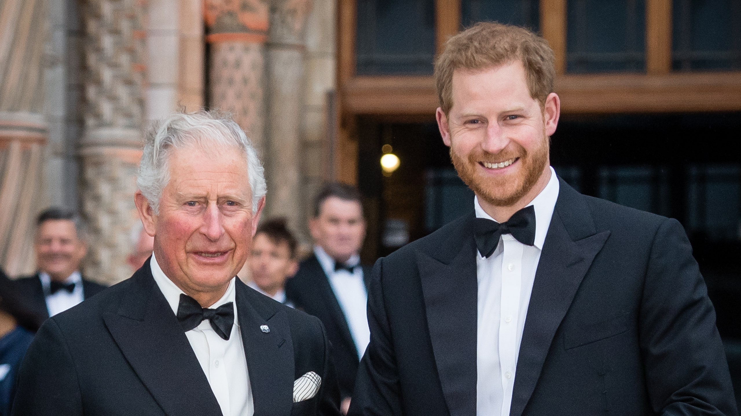 Le Prince Charles rend hommage au prince Harry... et provoque la colère des internautes !
