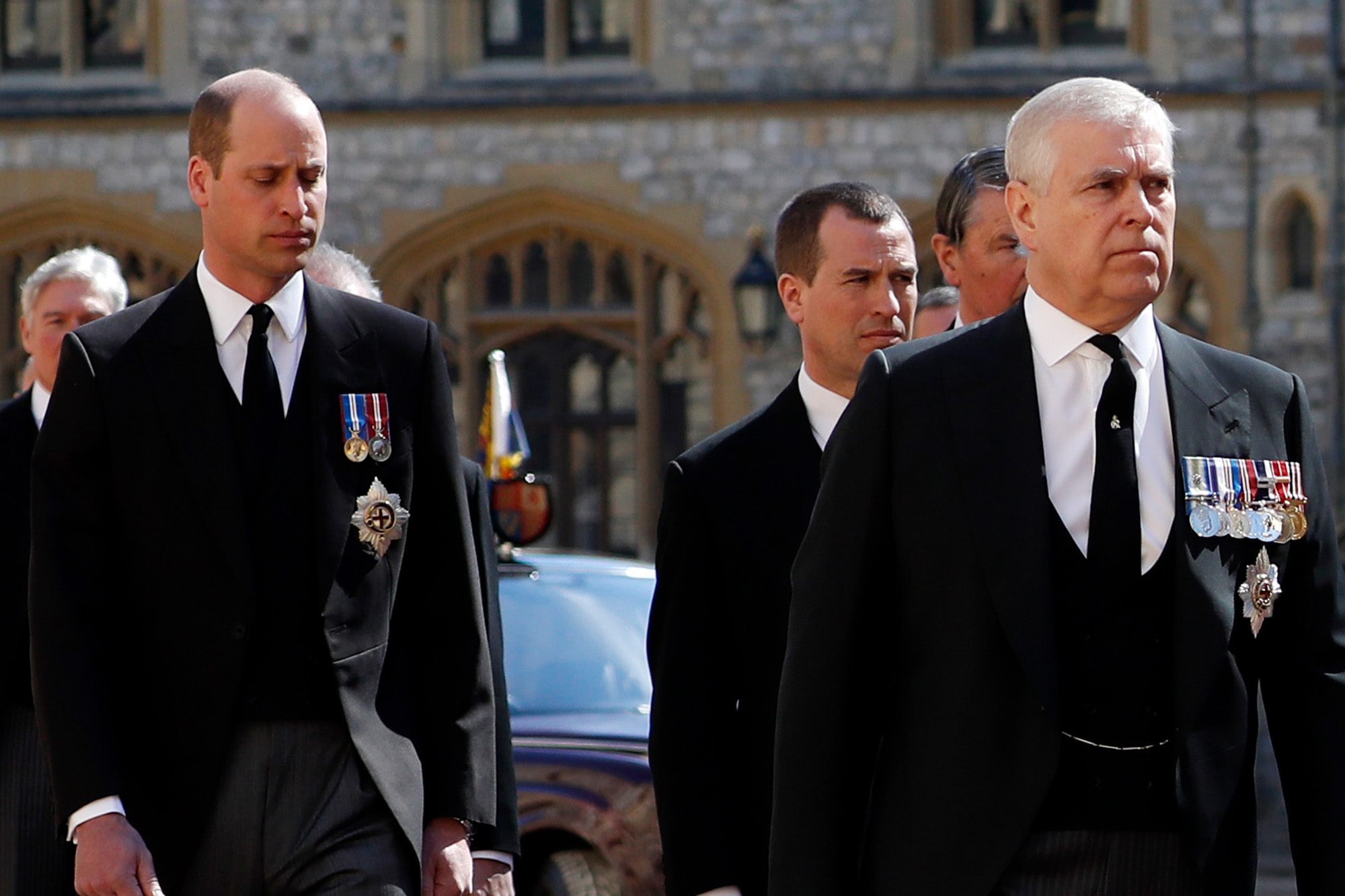 Le prince William mal à l'aise à cause du prince Andrew : Une vidéo embarrassante dévoilée