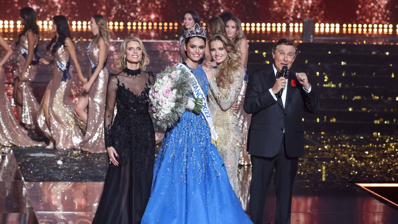  Sylvie Tellier, Amandine Petit Miss France 2021 et Diane Leyre elue Miss France 2022. (Laurent Vu/SIPA)