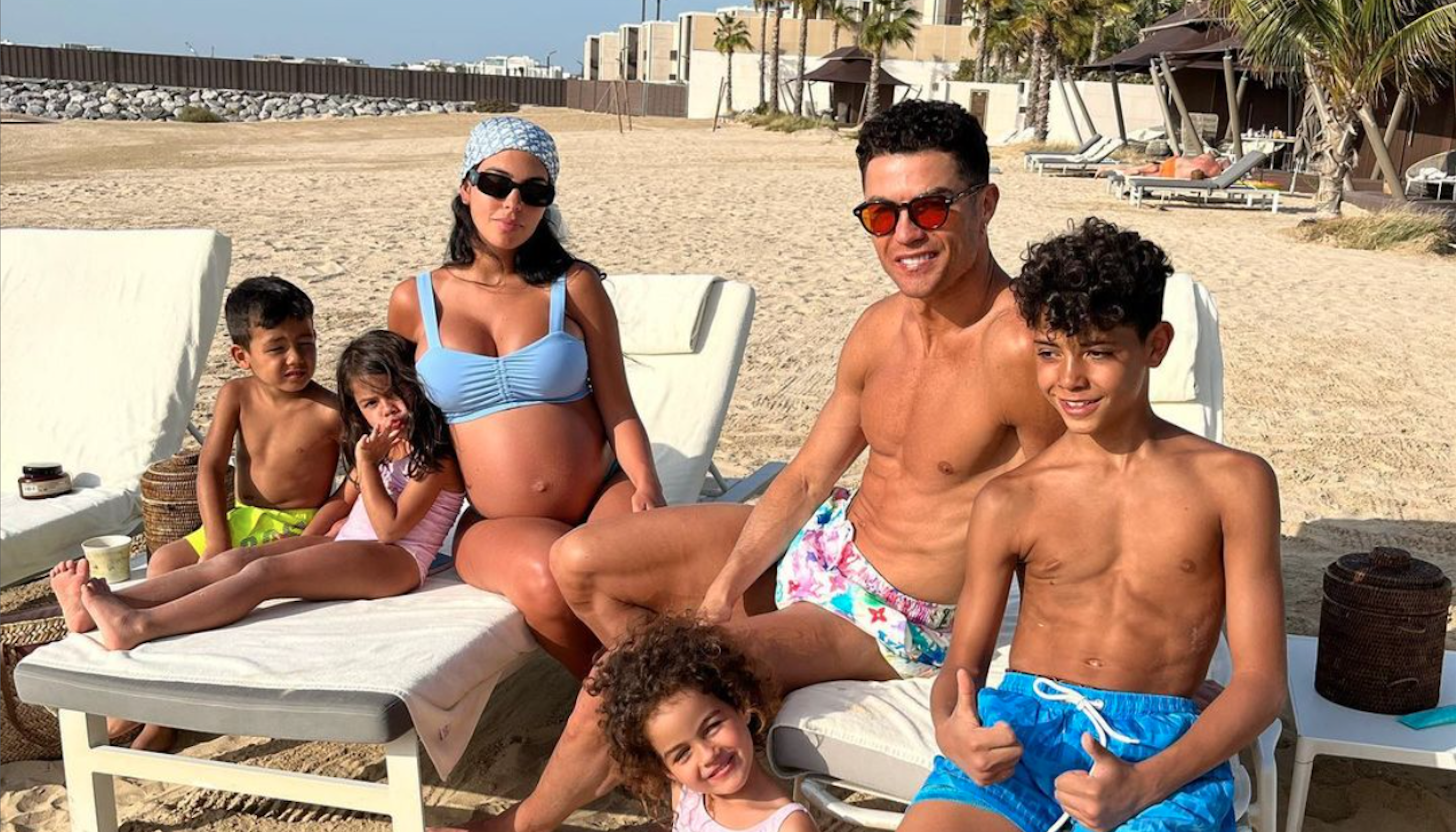 Cristiano Ronaldo : Georgina Rodriguez enceinte de jumeaux... Elle affiche son ventre arrondi !