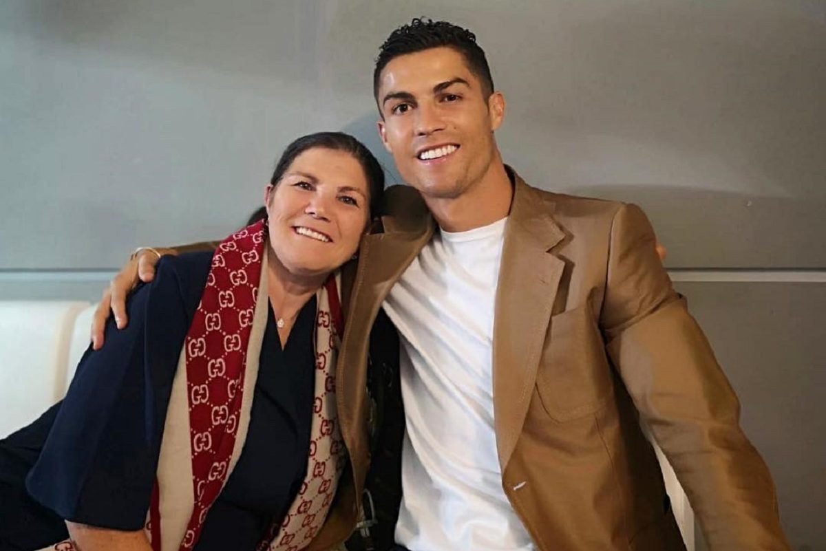 Cristiano Ronaldo : Sa mère rencontre le pape et lui fait un cadeau surprenant