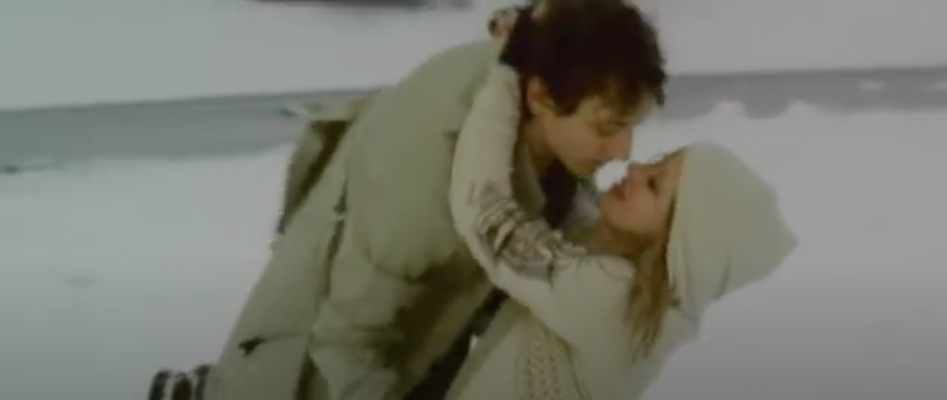  Raphaël et Mélanie Thierry dans le clip vidéo de Caravane