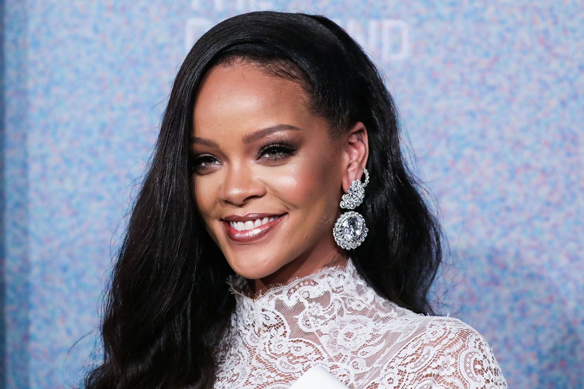 Rihanna enceinte : Elle poste une nouvelle photo de son ventre rond !