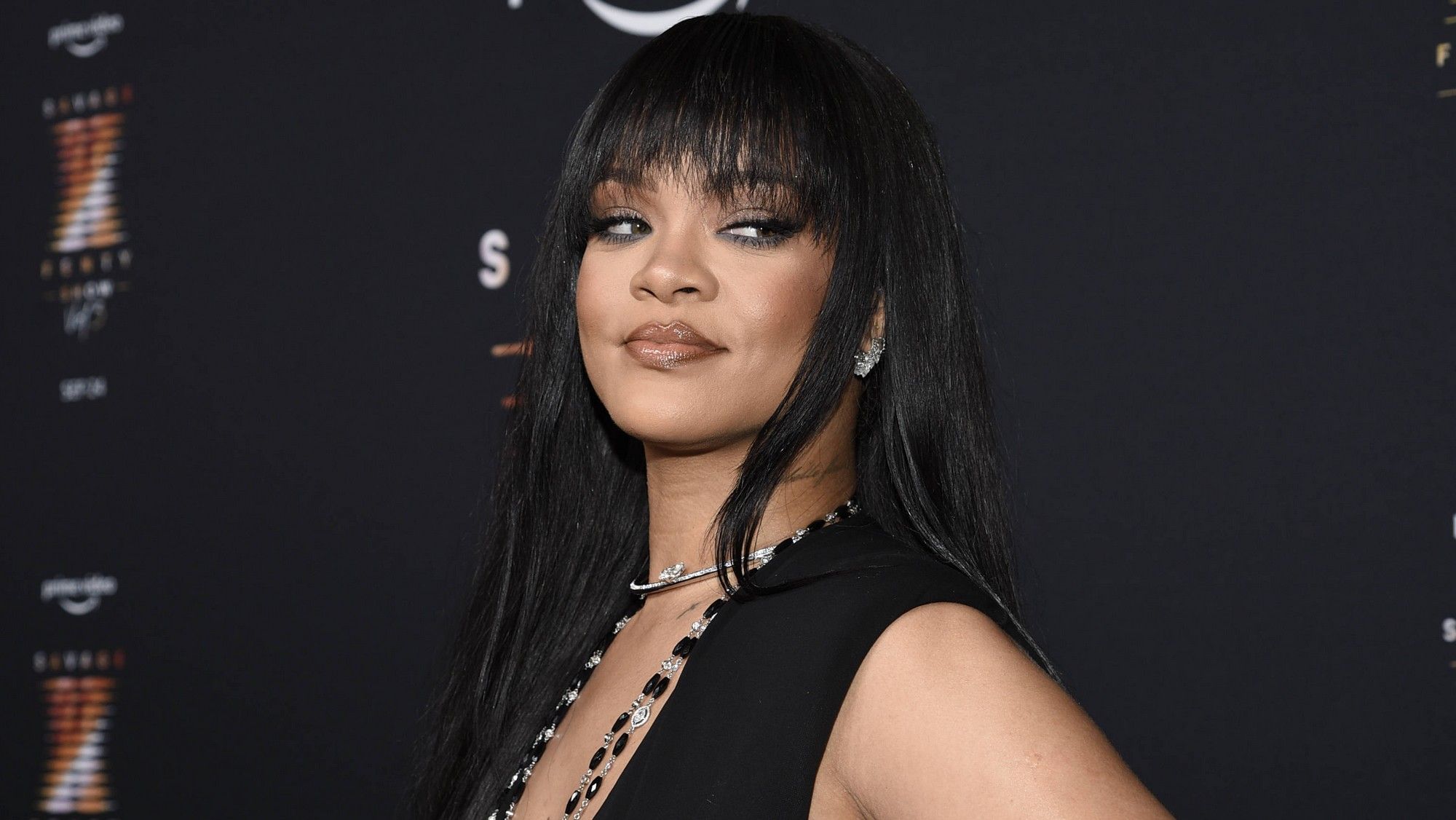 Rihanna maman et complètement gaga de son fils : &quot;Elle quitte à peine son petit garçon&quot;