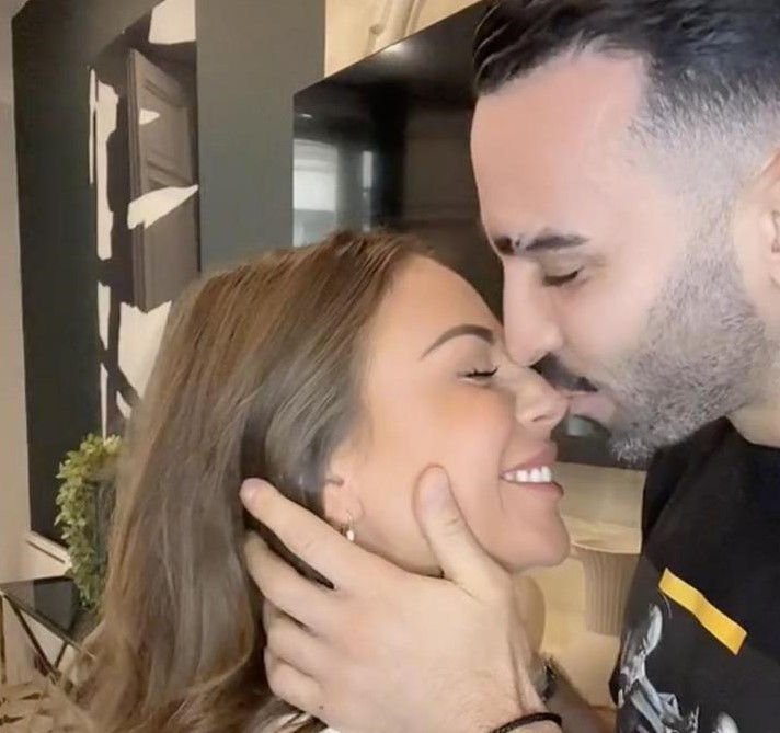  Adil Rami et Léna Guillon très amoureux sur la Toile @TikTok