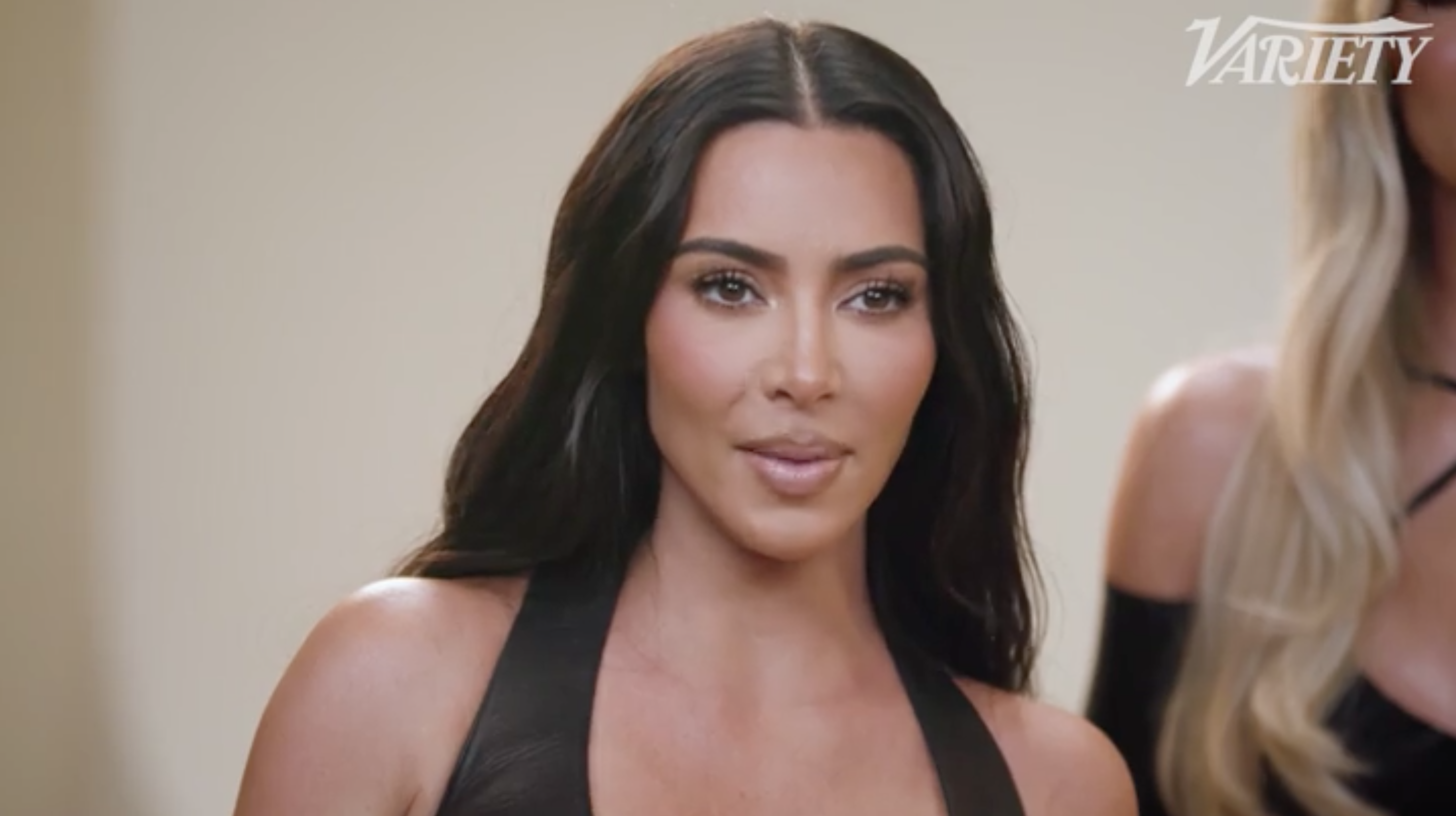 &quot;Bougez-vos c*l et travaillez&quot; : Ce conseil de Kim Kardashian qui ne passe pas !