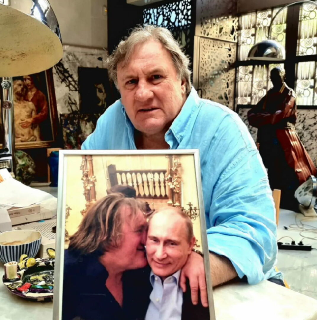  Gérard Depardieu à l'ambassade de la Russie en septembre 2021
