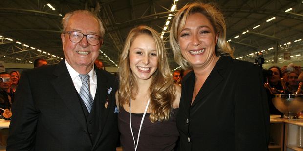  Jean-Marie, Marion et Marine Le Pen en 2006 @Abaca