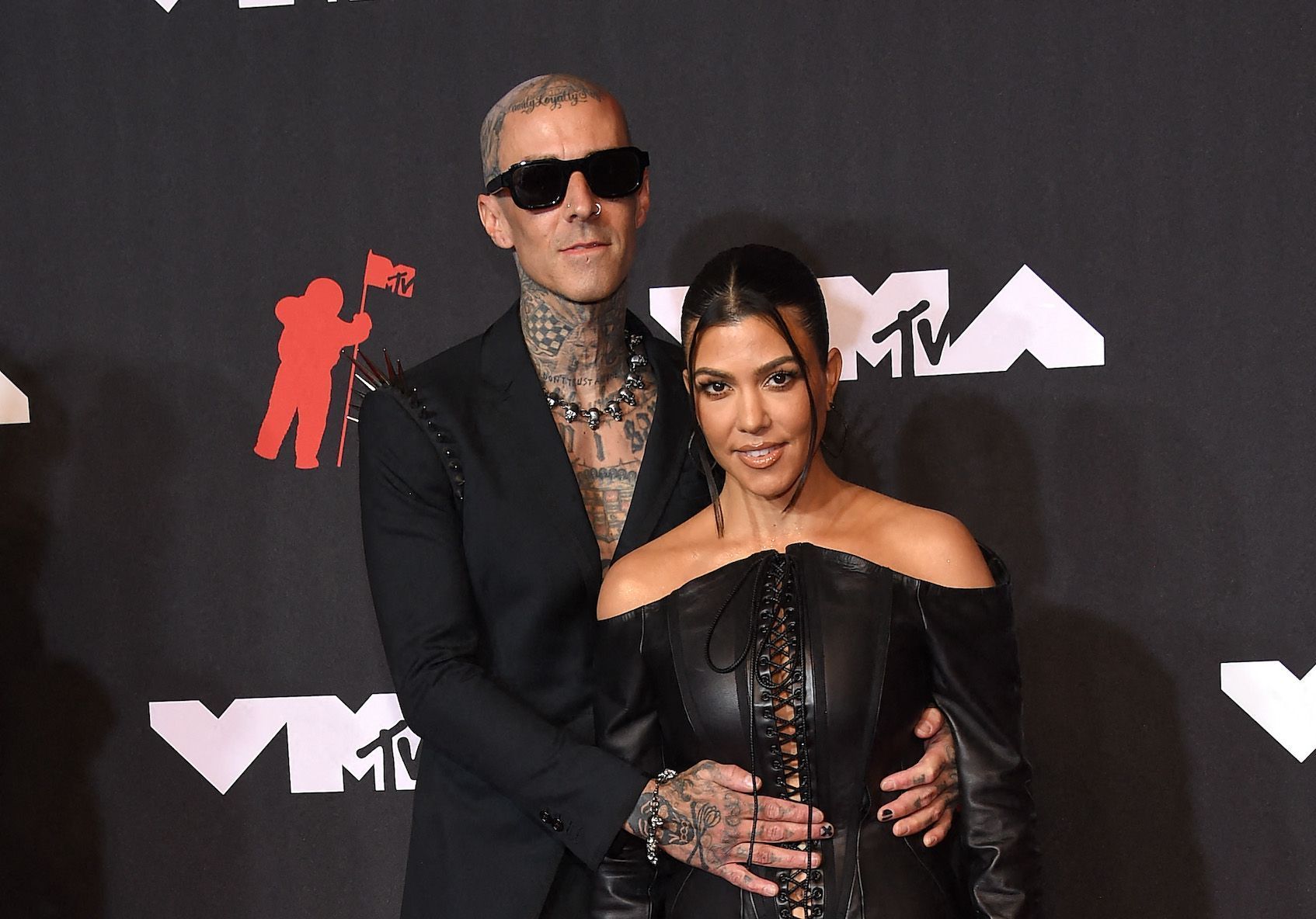  Kourtney Kardashian avec Travis Barker sur le tapis rouge de MTV @AFF/ABACA