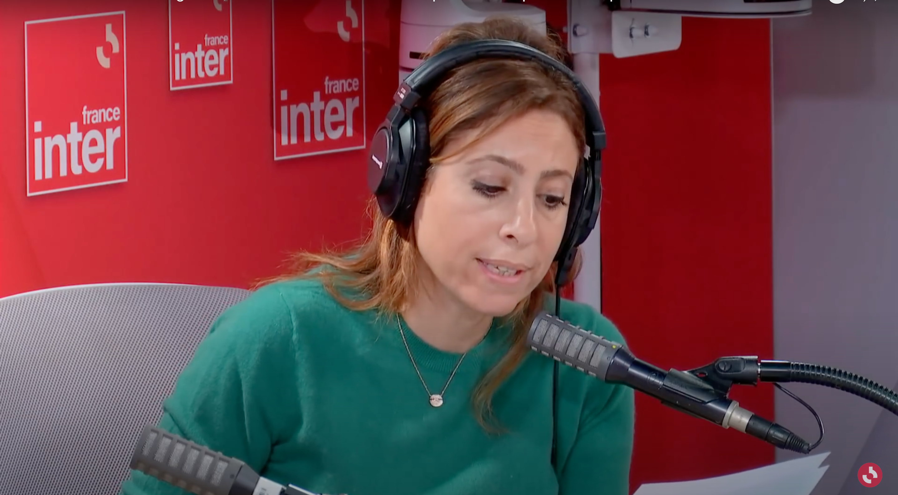 Léa Salamé fond en larmes sur le plateau de la matinale de France Inter