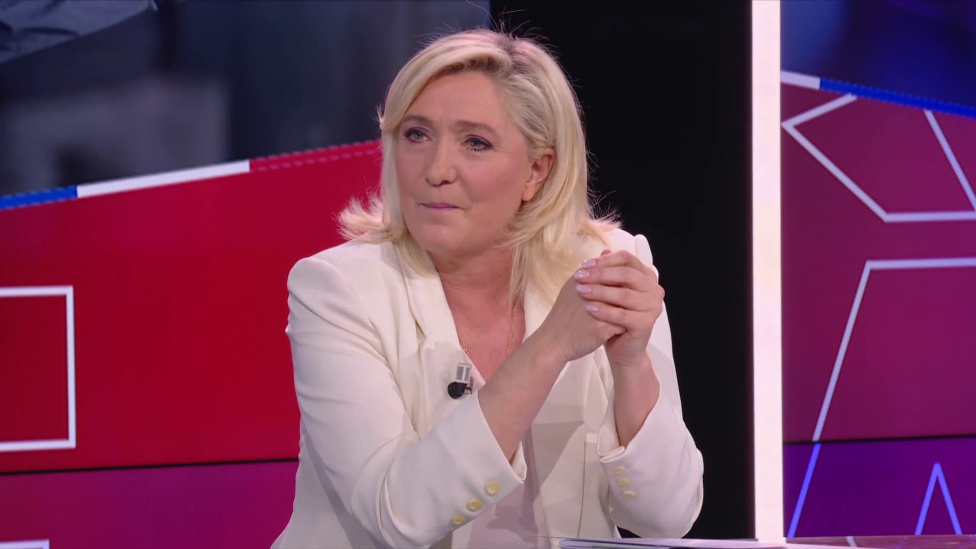 Marine Le Pen cash sur son célibat : "Je ne vais pas aller m’acheter un mec sur Wish"