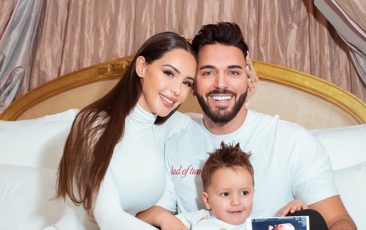  Nabilla Benattia, Thomas Vergara et leur fils Milann @ Instagram