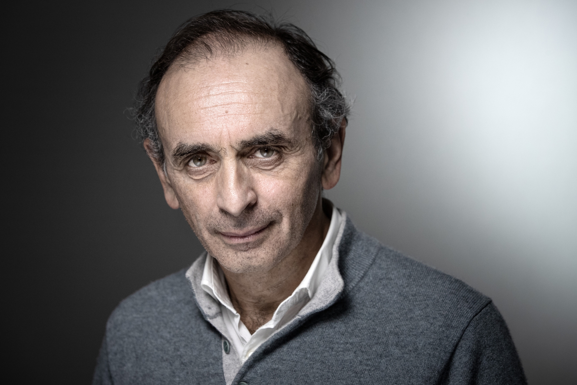 Présidentielle de 2022 : Eric Zemmour visé par un oeuf en plein déplacement !