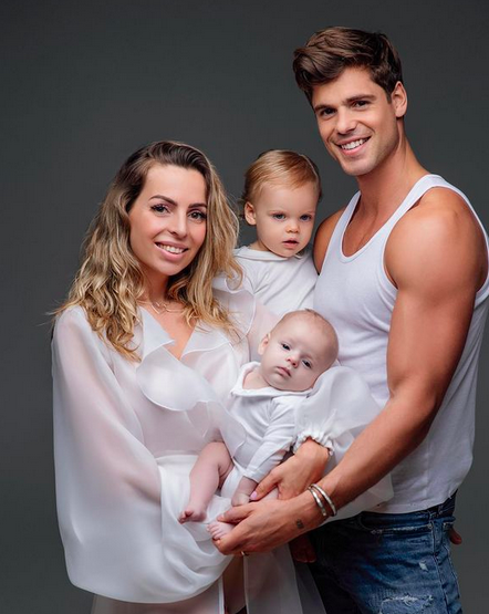  Hillary Vanderosieren, Giovanni Bonamy et leurs enfants @ Instagram