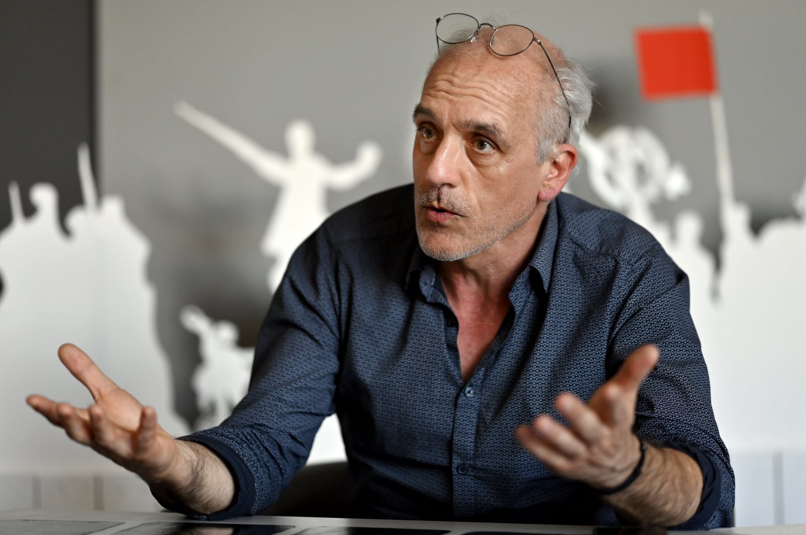 Élysée 2022 : Éric Zemmour clashé par Philippe Poutou &quot;Le raciste accusé d'agression sexuelle ?&quot;