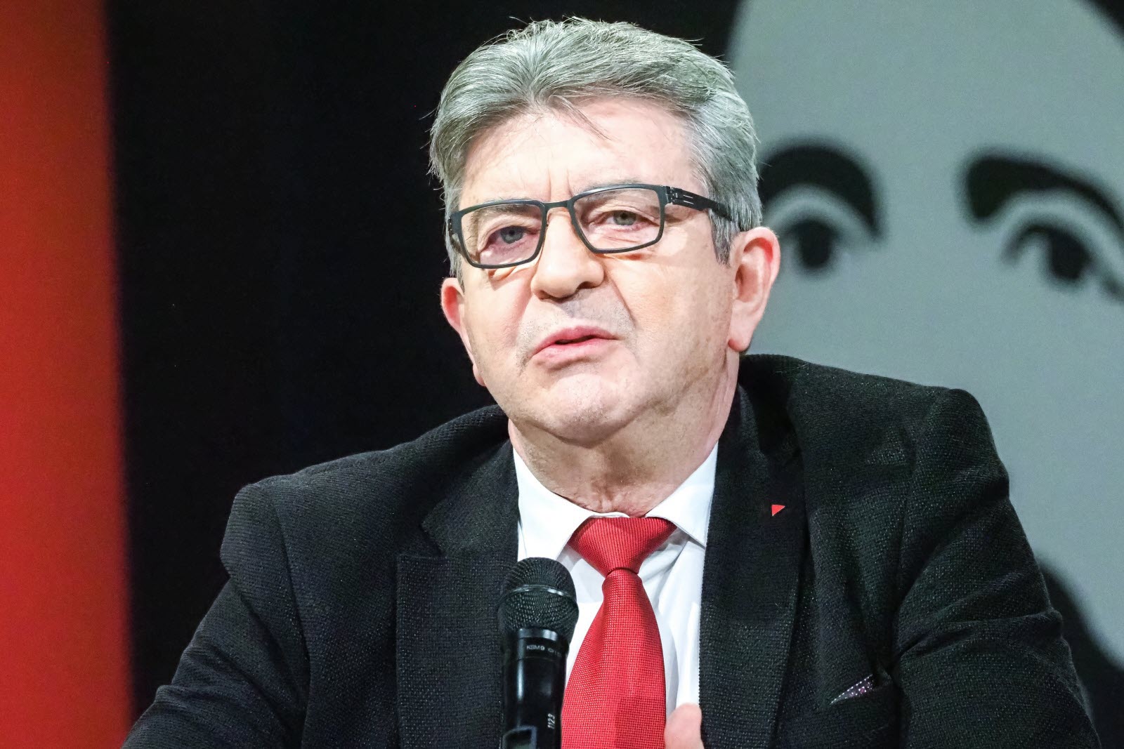 Jean-Luc Mélenchon s'en prend violemment à Léa Salamé !