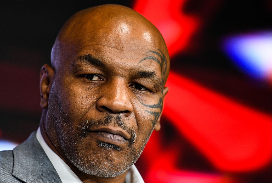 Mike Tyson : L’ancien boxeur frappe violemment un passager à bord d’un avion