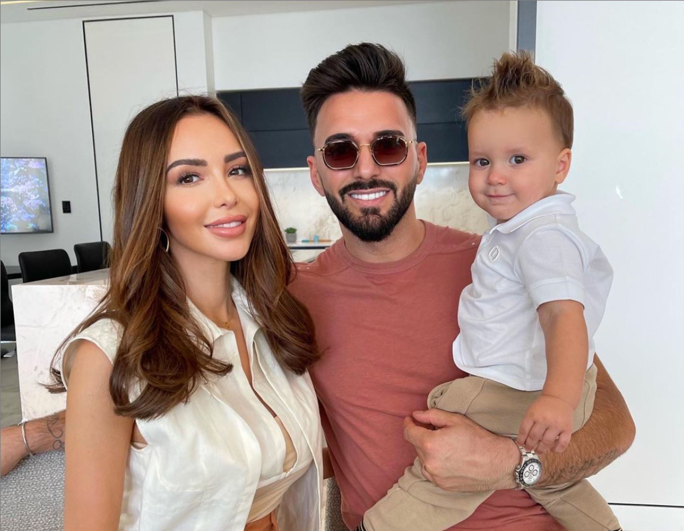  Nabilla, Thomas Vergara et leur fils Milann @ Instagram