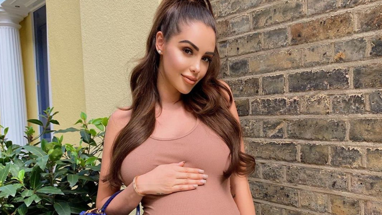 Nabilla Benattia maman : son petit secret pour camoufler ses kilos de grossesse