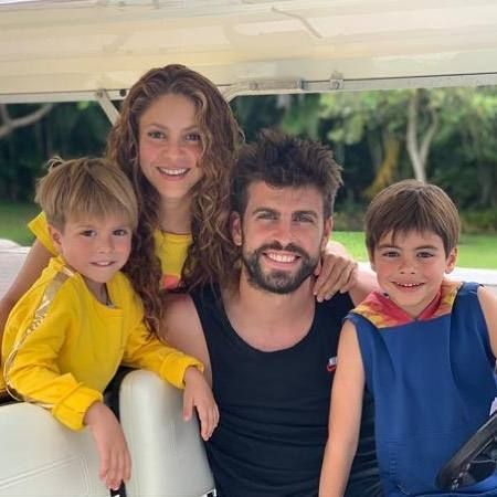 Shakira avec son compagnon Gérard Pique et ses enfants @DR