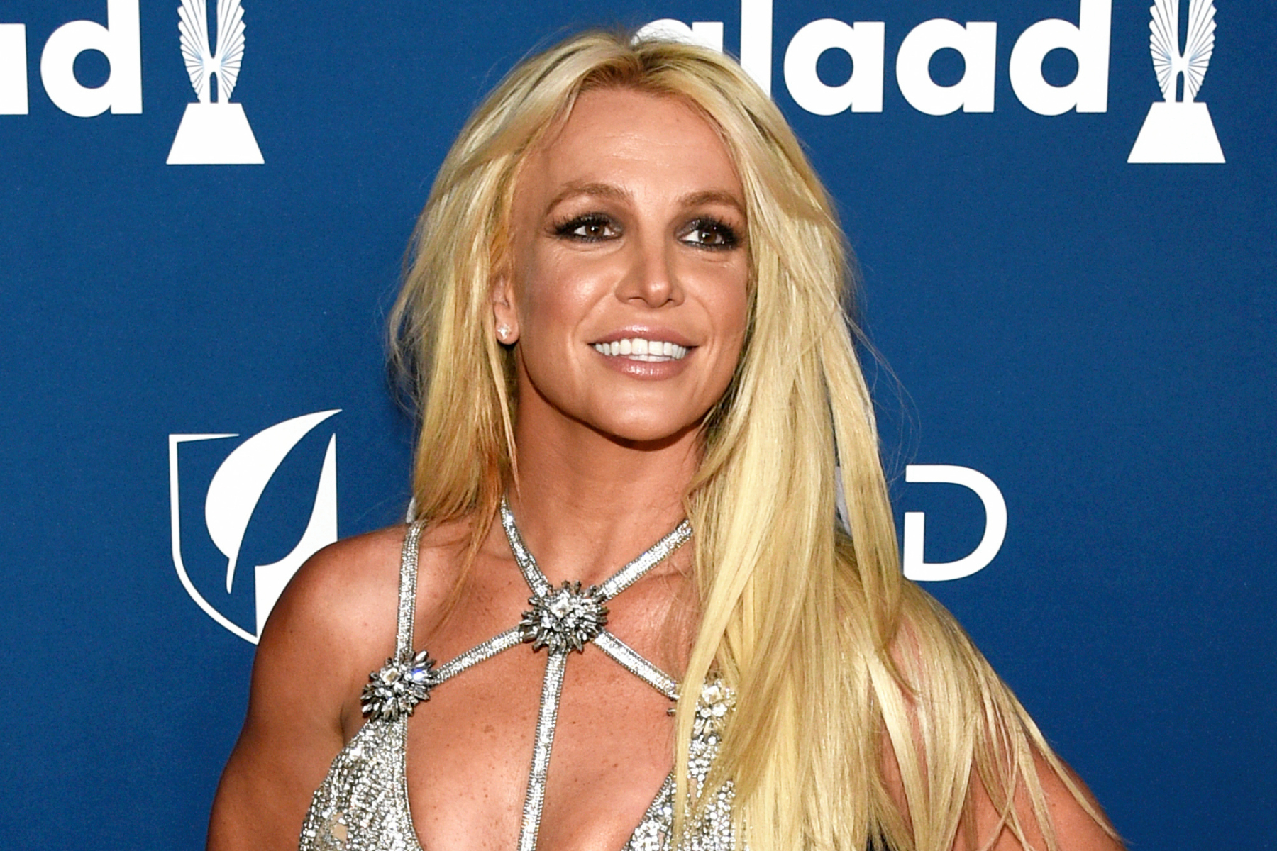 Britney Spears pose nue avec son chien... et choque la toile !