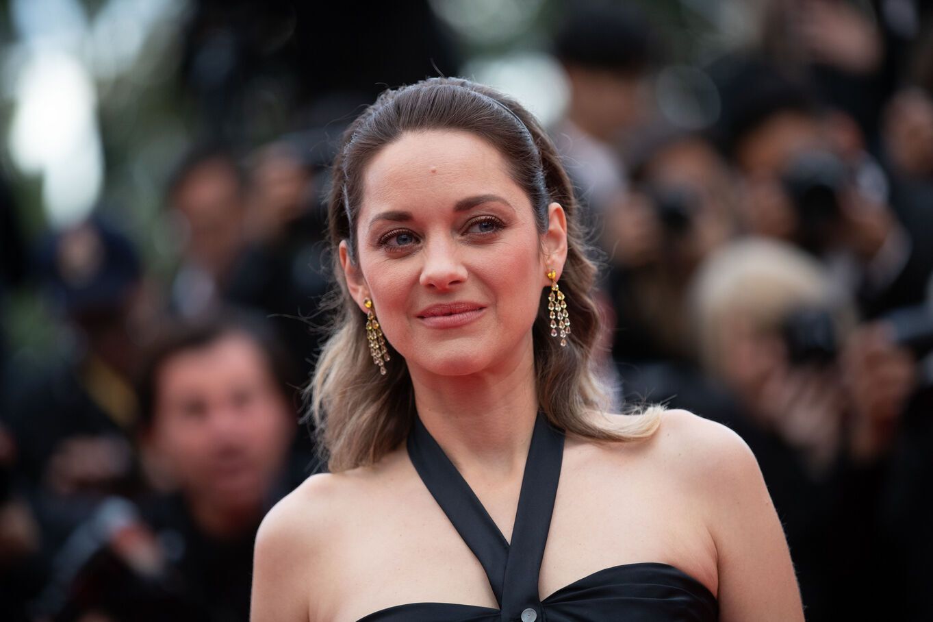 Marion Cotillard fustige la politique écologique menée par Emmanuel Macron : "C'est désespérant"