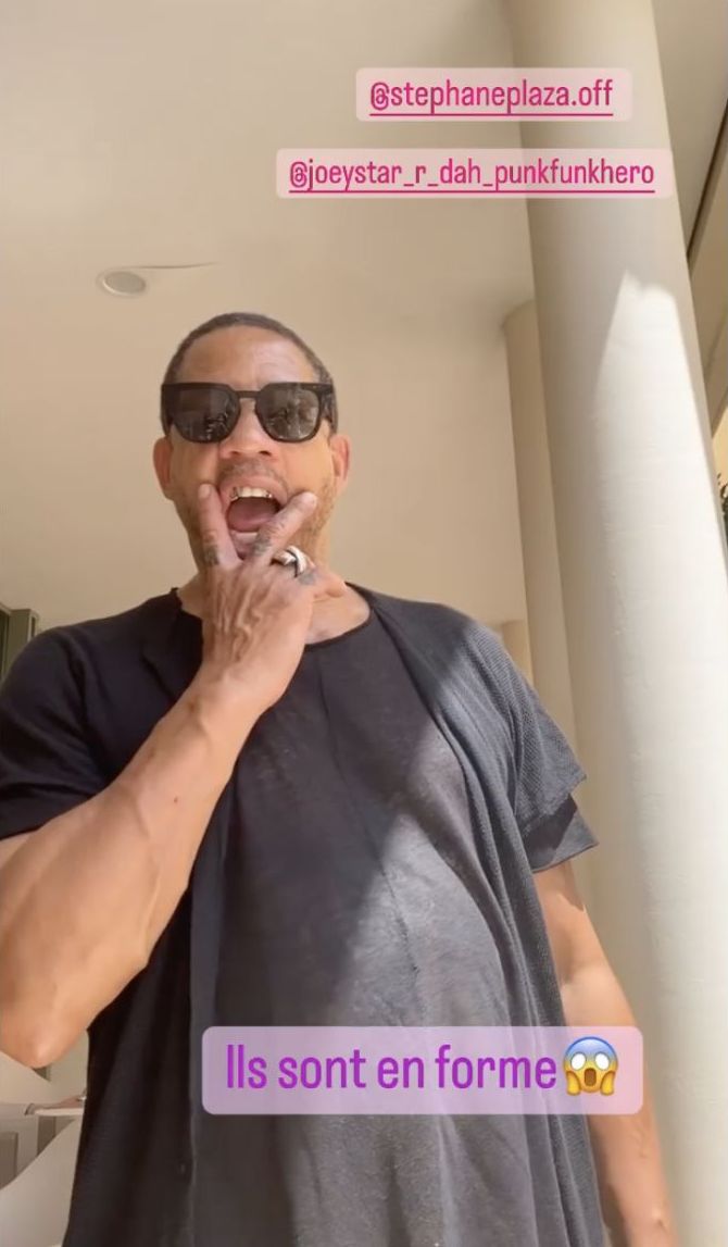 Joey Starr enchanté de retrouver Karine Le Marchand : il manifeste sa joie avec un geste salace