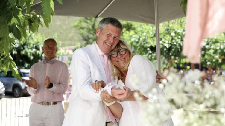 Christine Bravo mariée : elle dévoile sa singulière liste de cadeaux de mariage