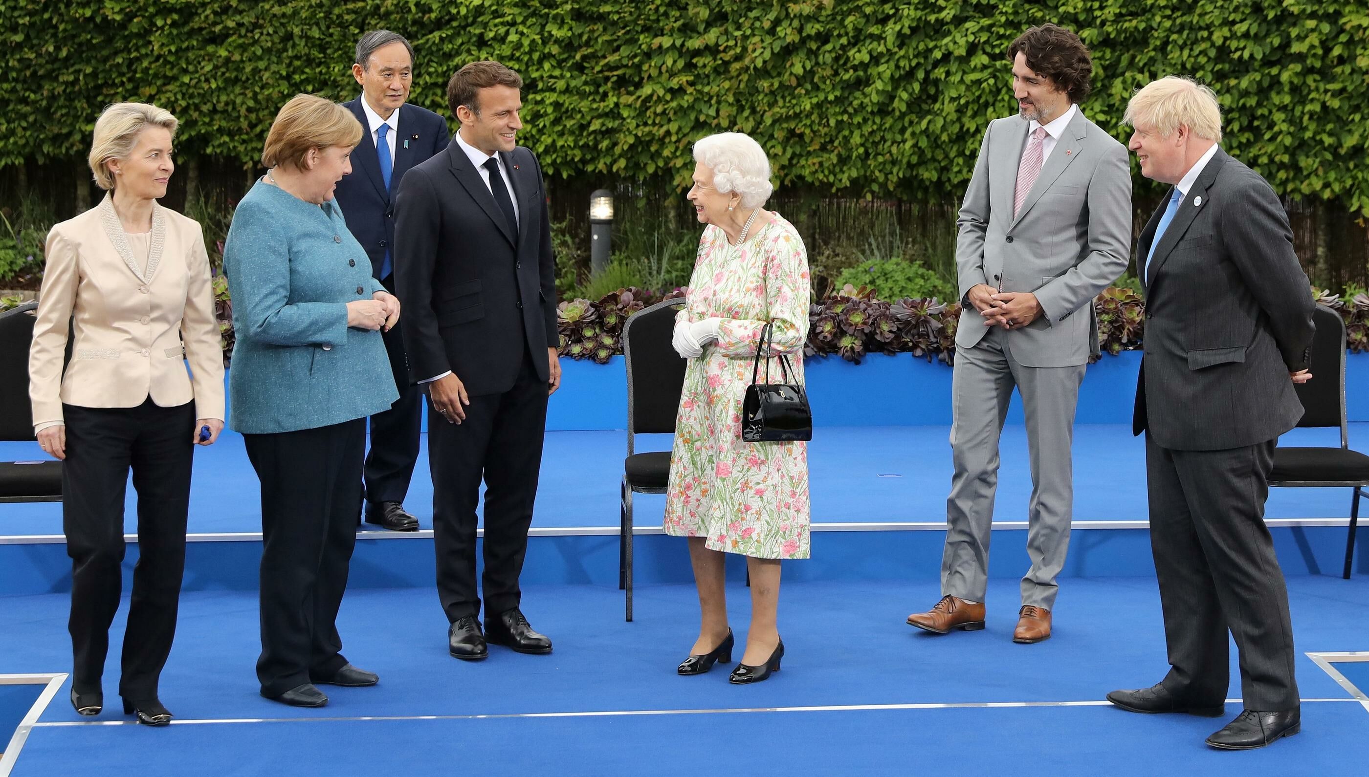 Emmanuel Macron : son incroyable cadeau pour la reine Elizabeth II