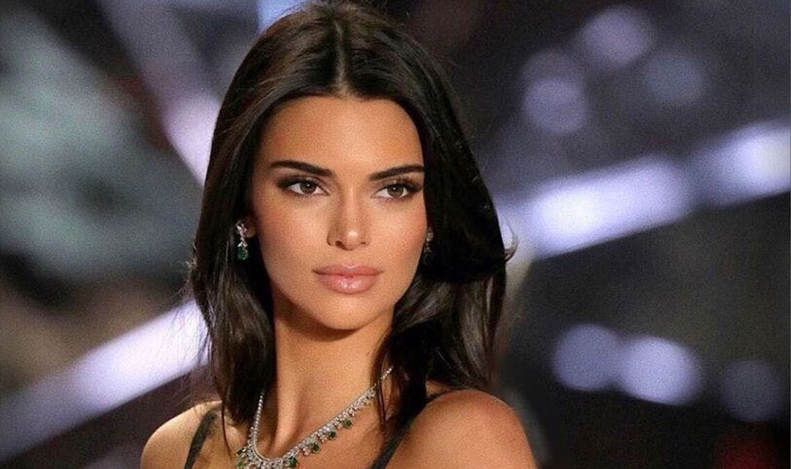 Kendall Jenner célibataire : complètement nue sur la Toile, elle fait grimper la température