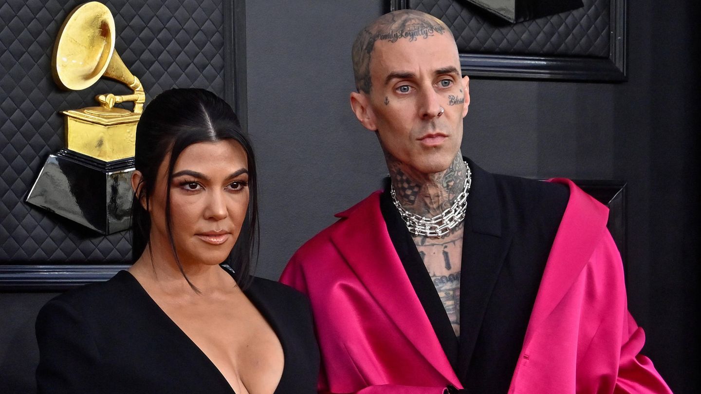 Kourtney Kardashian : Son mari Travis Barker hospitalisé, il publie un tweet alarmant