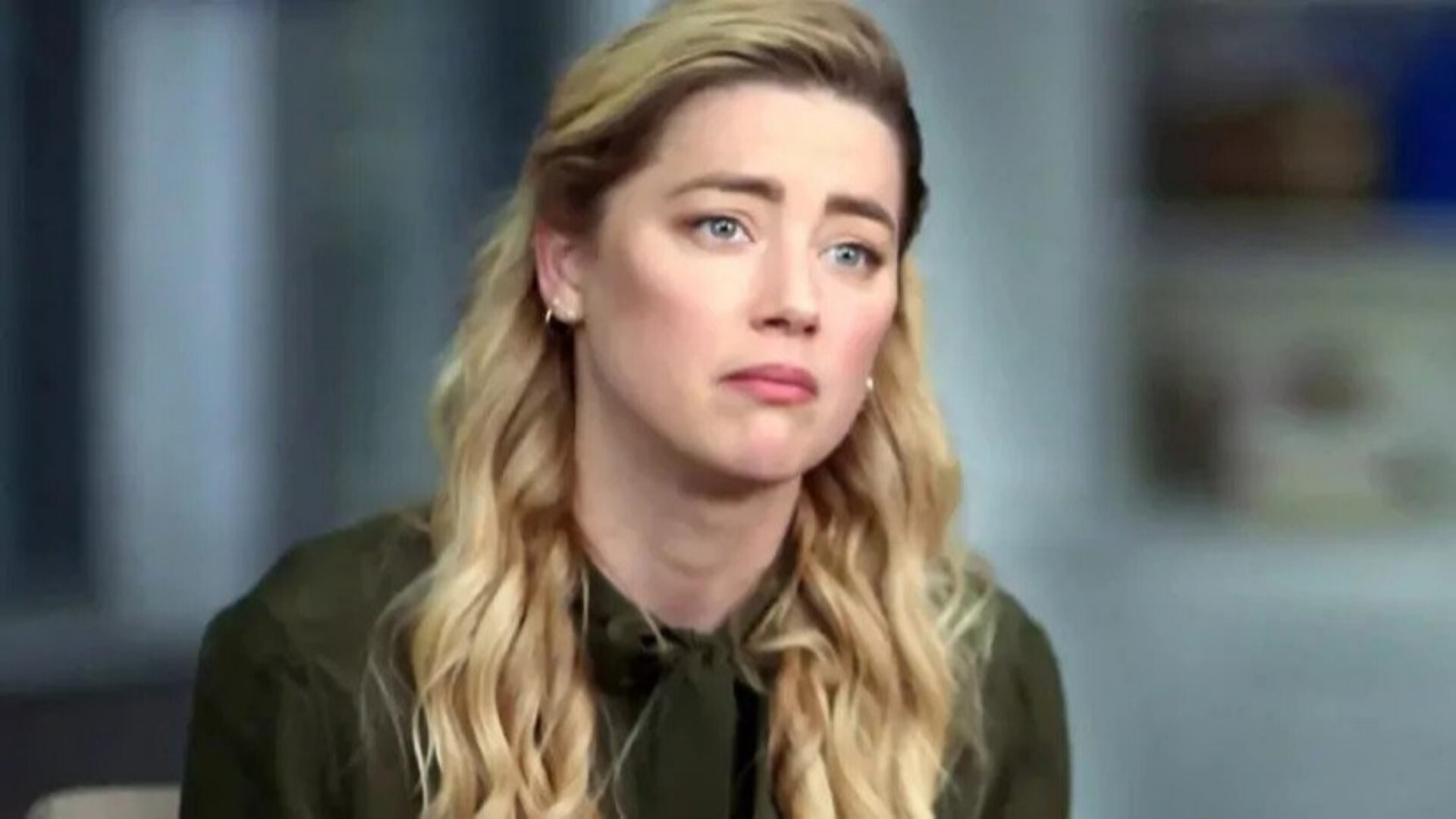  Amber Heard doit trouver une solution pour régler ses dettes @NBC