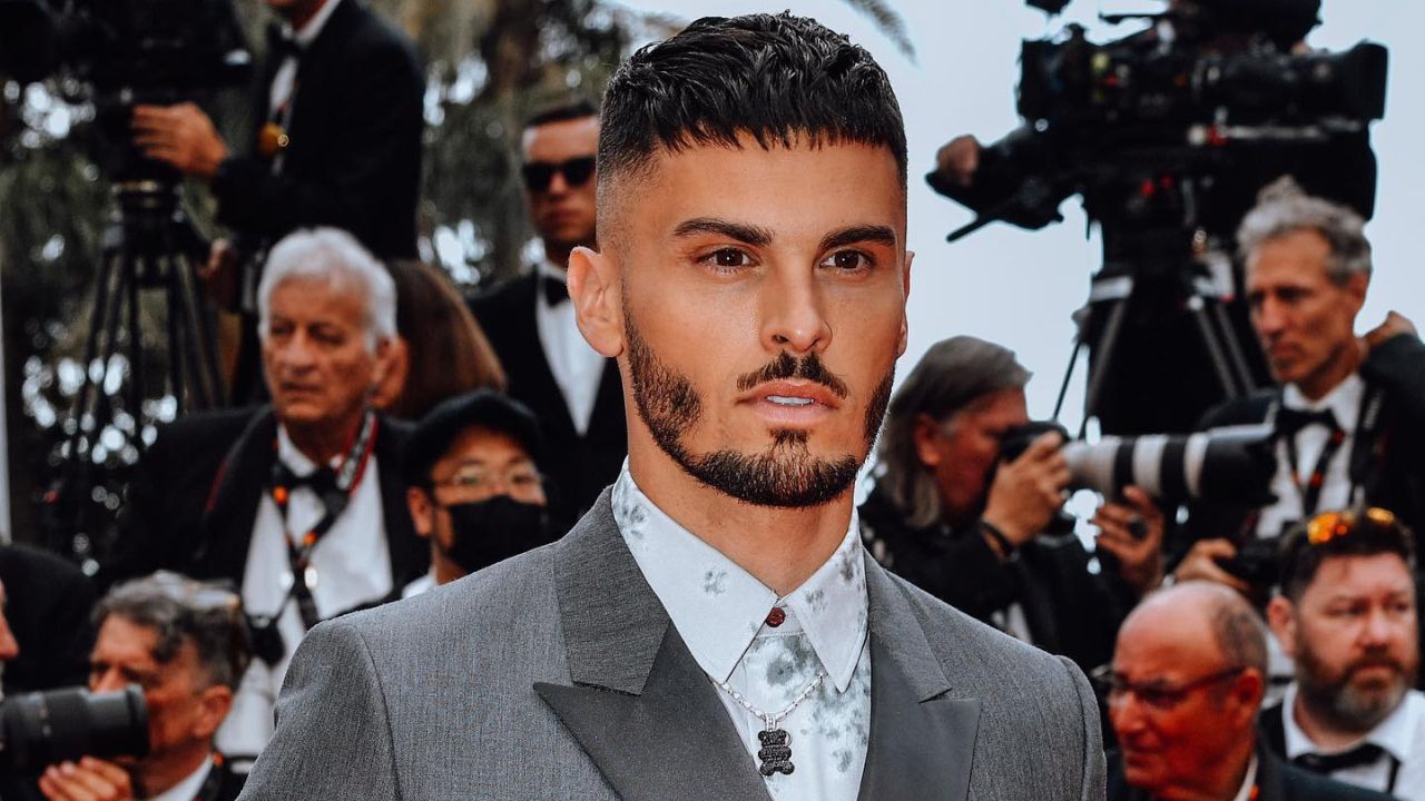 Baptiste Giabiconi fiancé ? Ce cliché qui intrigue la toile !