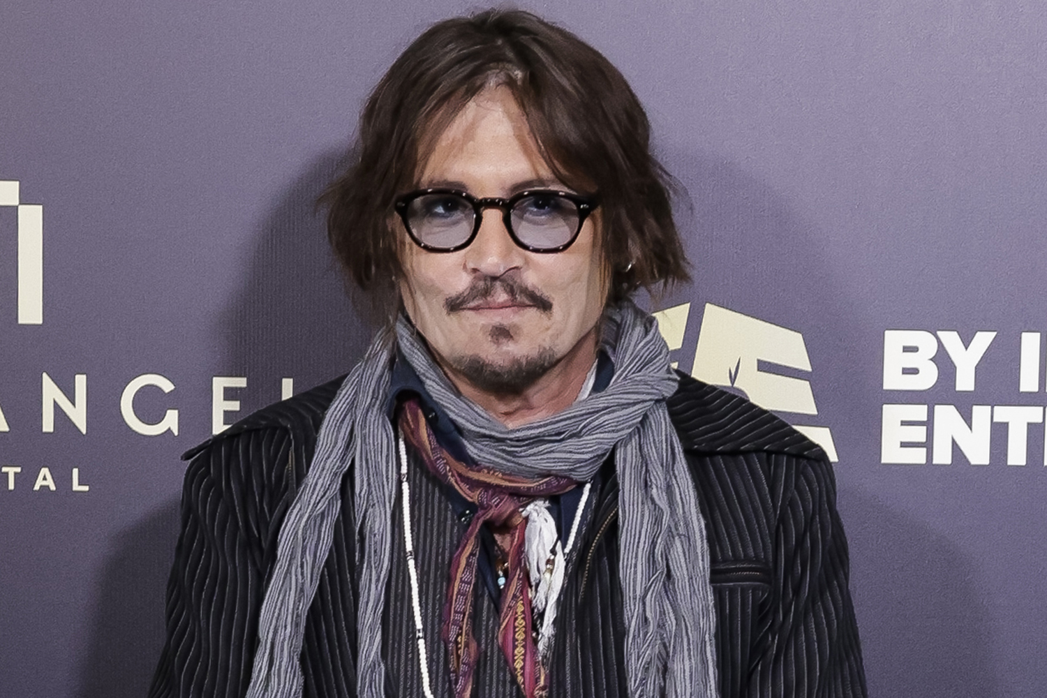 Johnny Depp proche d'une mystérieuse femme : a-t-il retrouvé l'amour ?