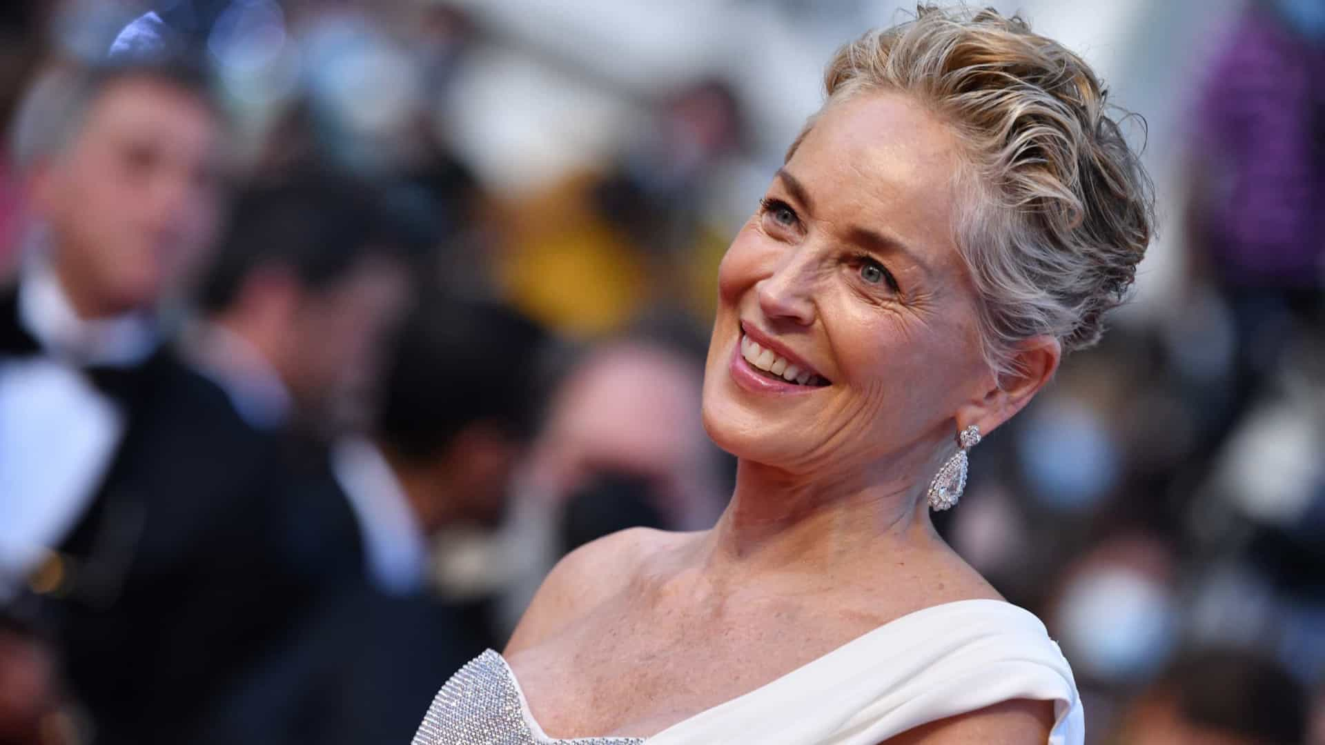 Sharon Stone topless à 64 ans, son physique impressionne les internautes