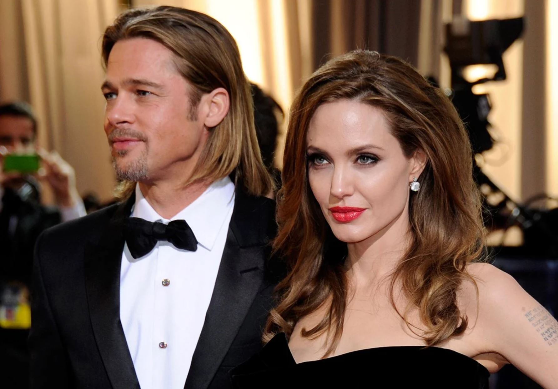 Angelina Jolie malmenée par Brad Pitt dans leur jet privé ? Les détails de son récit dévoilés !