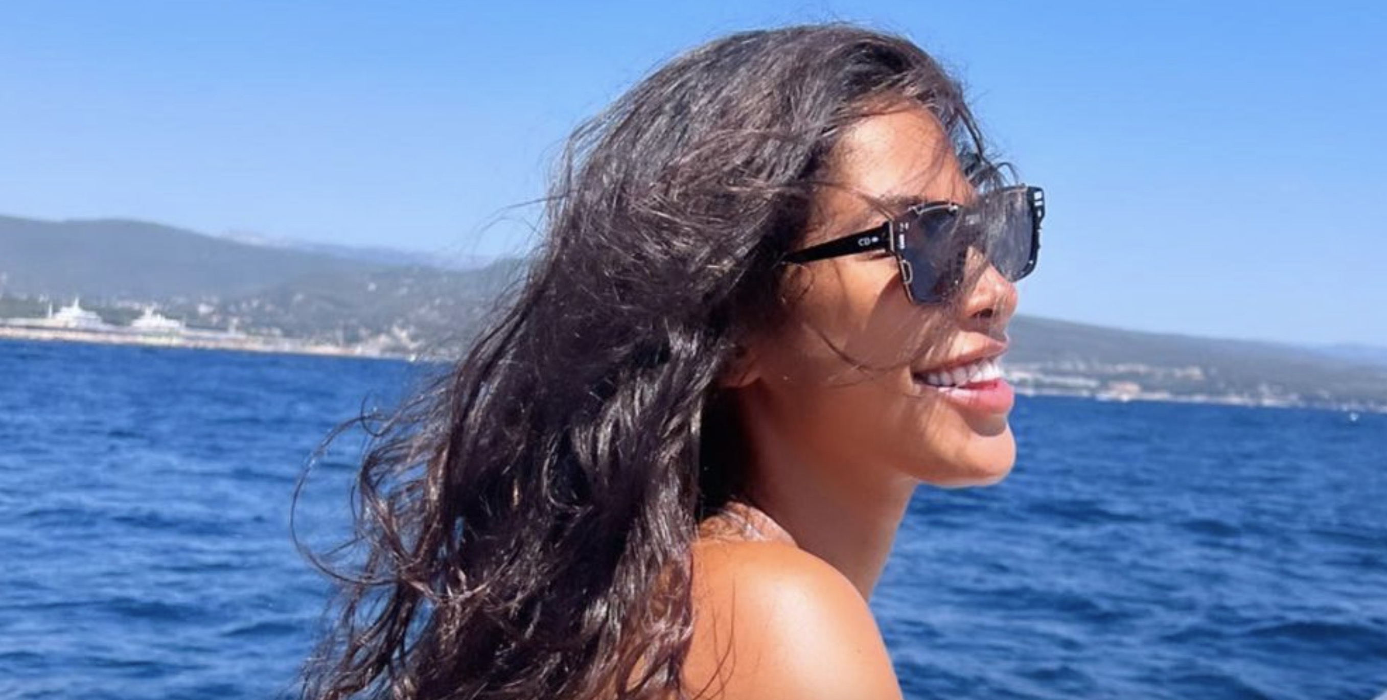 Ayem Nour sexy en bikini en vacances : ses fans sous le charme !