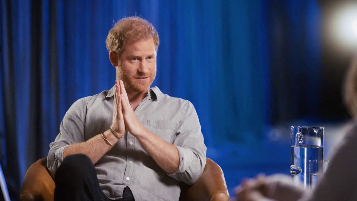  Le prince Harry en pleine interview @BestImage