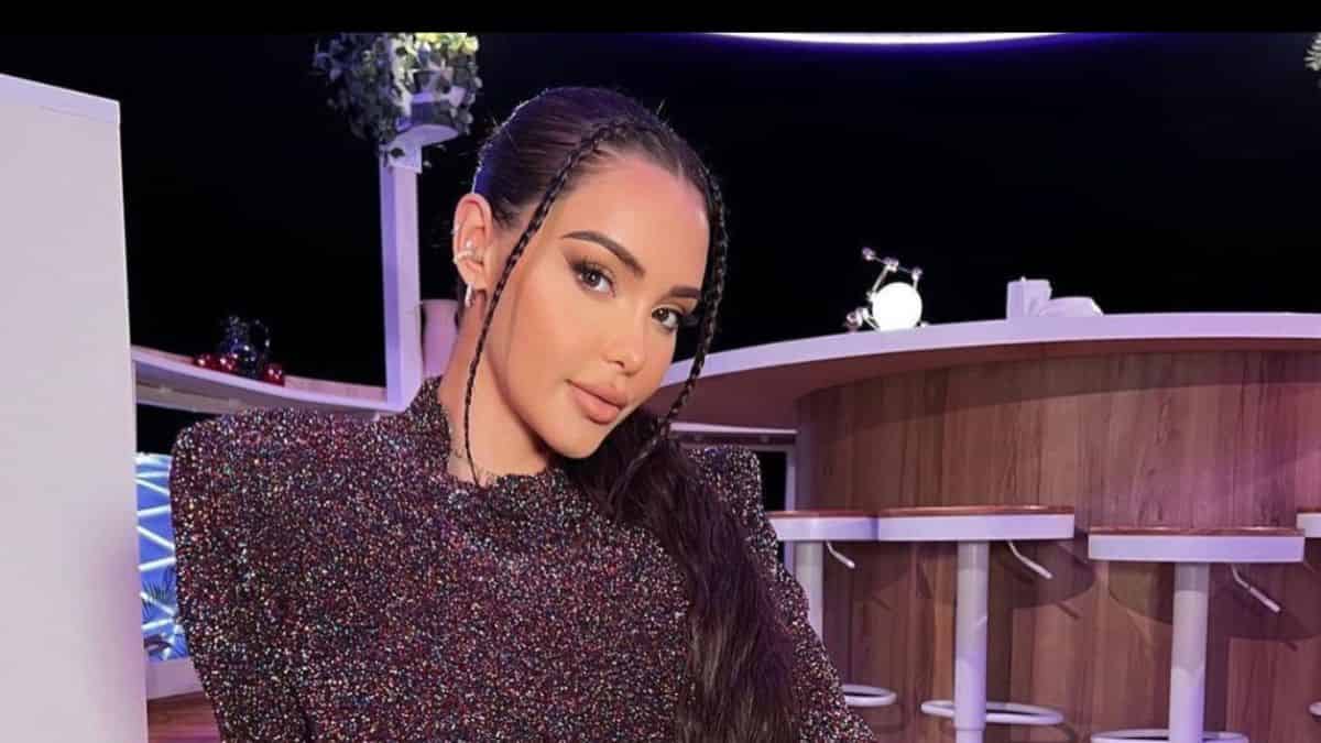 Nabilla Benattia apparaît avec un couteau sur TikTok, la vidéo devient virale