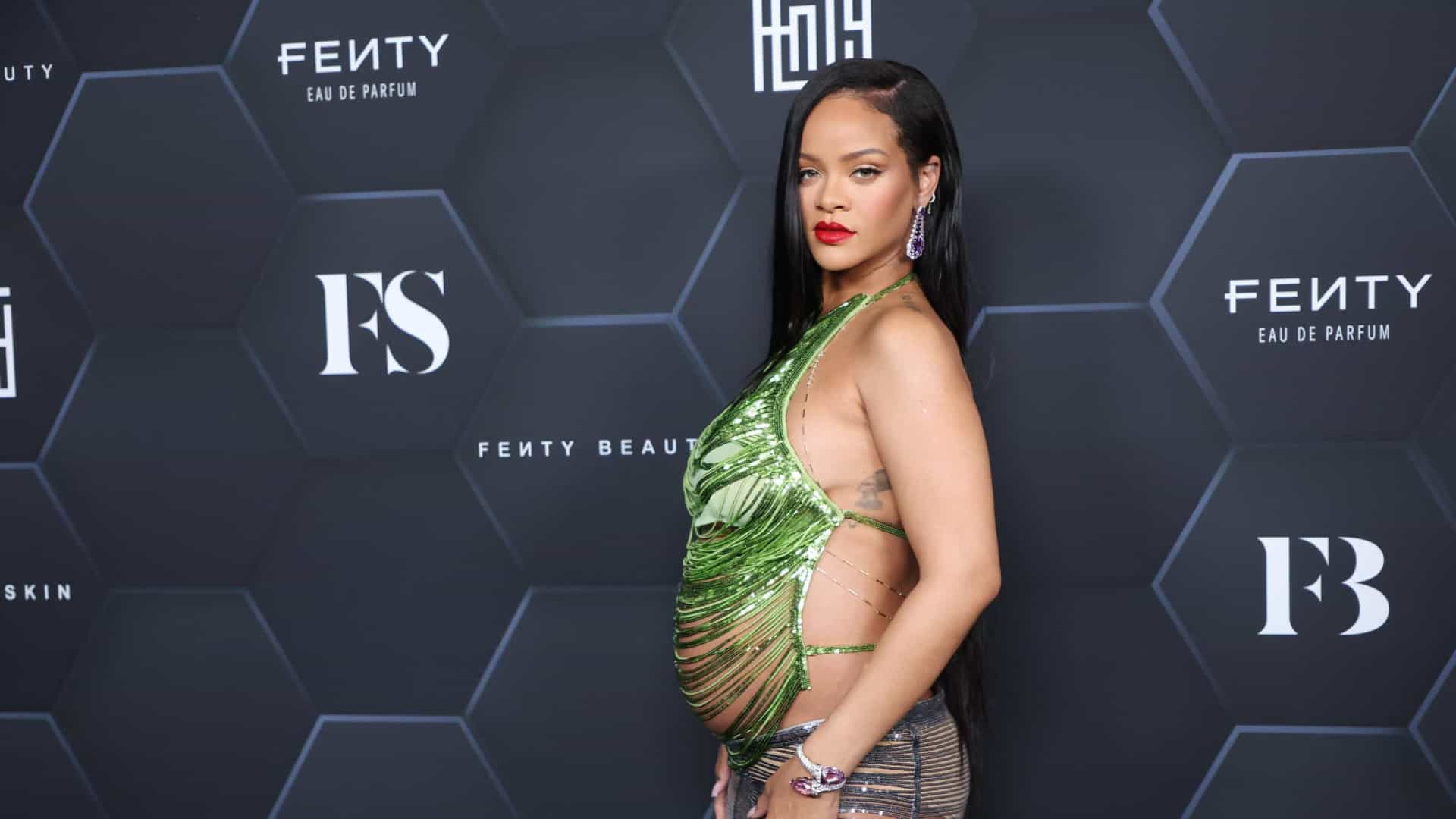 Rihanna maman : la chanteuse aperçue avec son compagnon... et leur bébé !