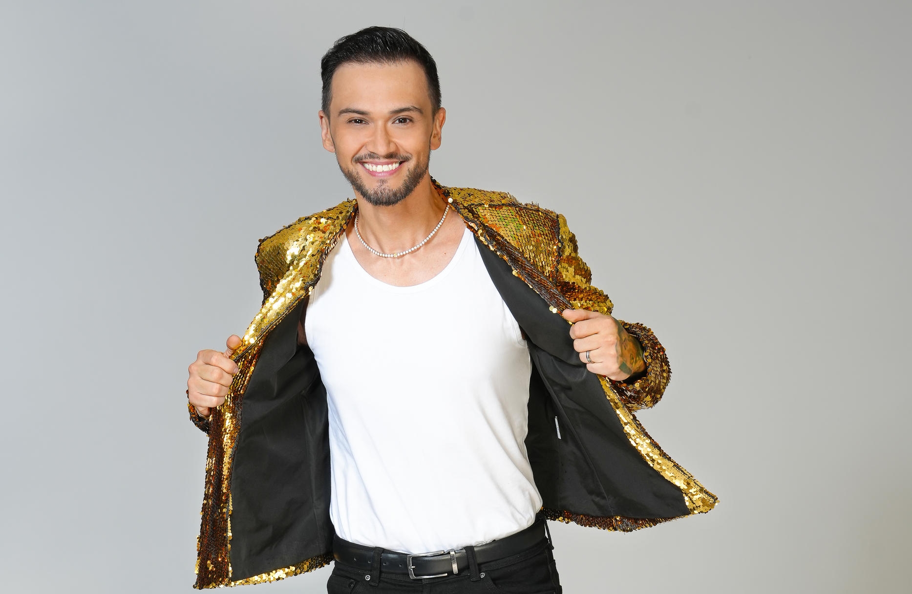 Billy Crawford toujours en contact avec son ex Lorie Pester ? Il répond !