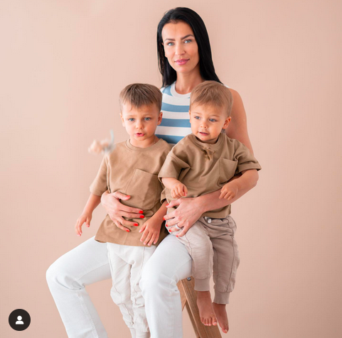  Julie Ricci, Pierre-Jean Cabriès et leurs enfants @Instagram