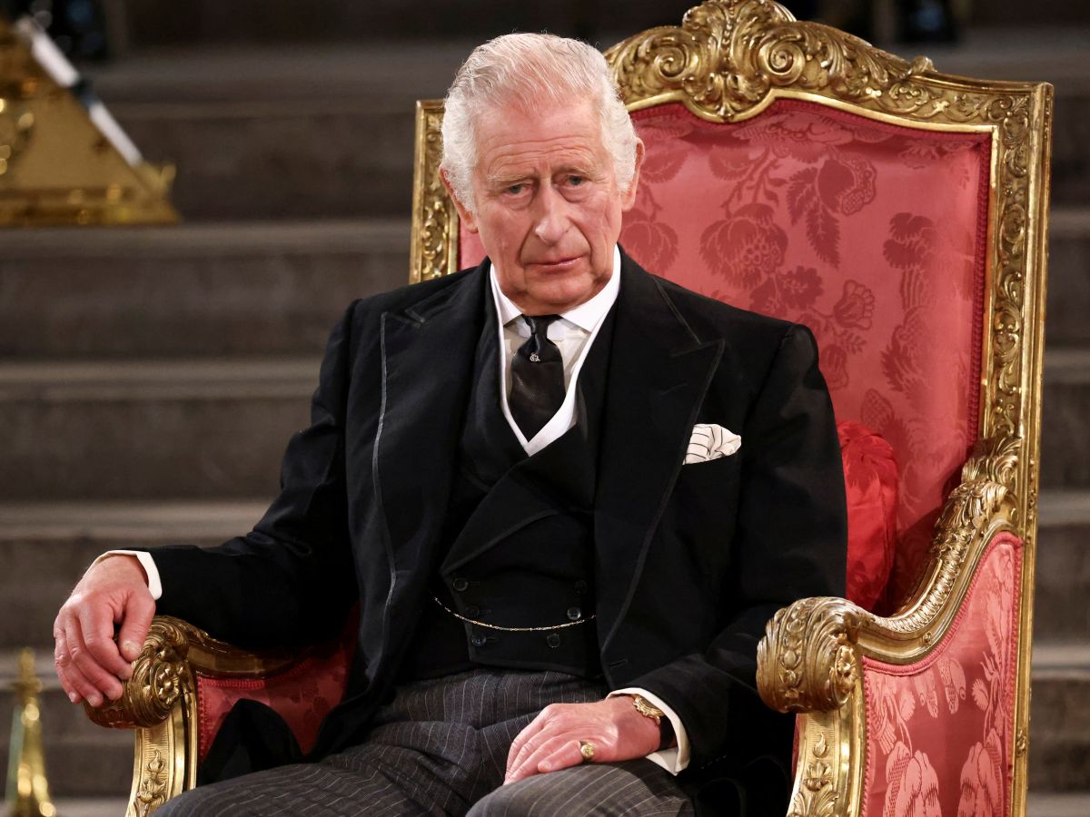 Charles III sous pression ? En plein deuil, il prend une décision radicale et choque ses proches