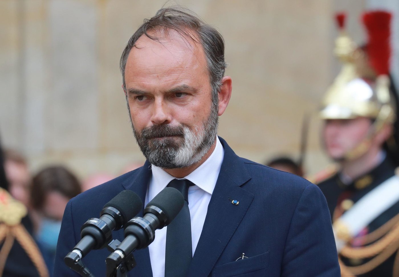 Edouard Philippe méconnaissable : son nouveau look surprend la Toile