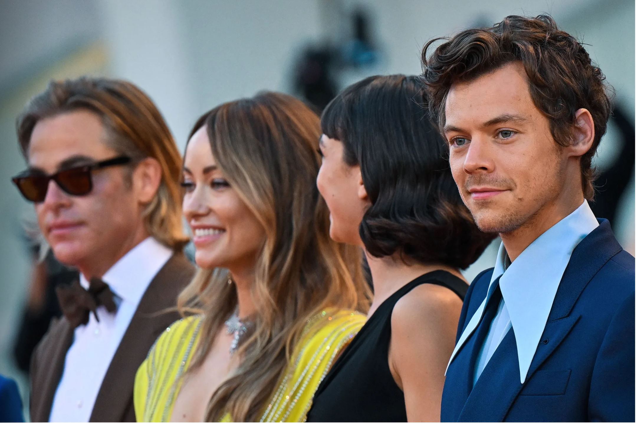 Harry Styles a-t-il craché sur l’acteur Chris Pine ? Cette vidéo qui fait le buzz sur la Toile